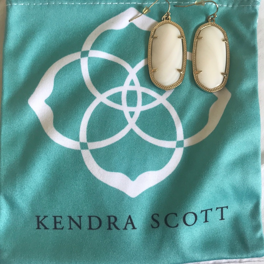 Kendra Scott Elle Drop Earrings in White Pearl
